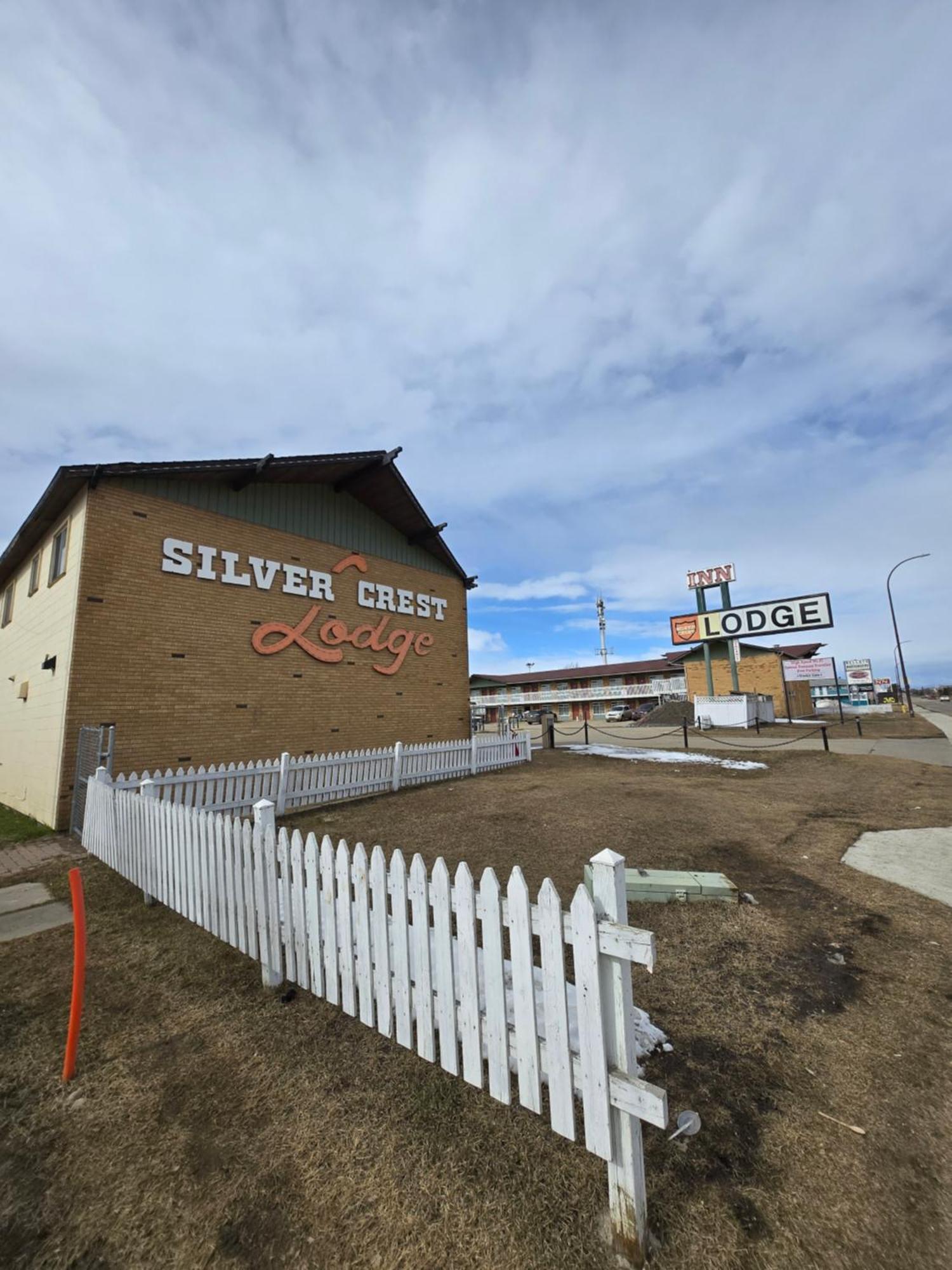 Silver Crest Lodge Grande Prairie Bagian luar foto