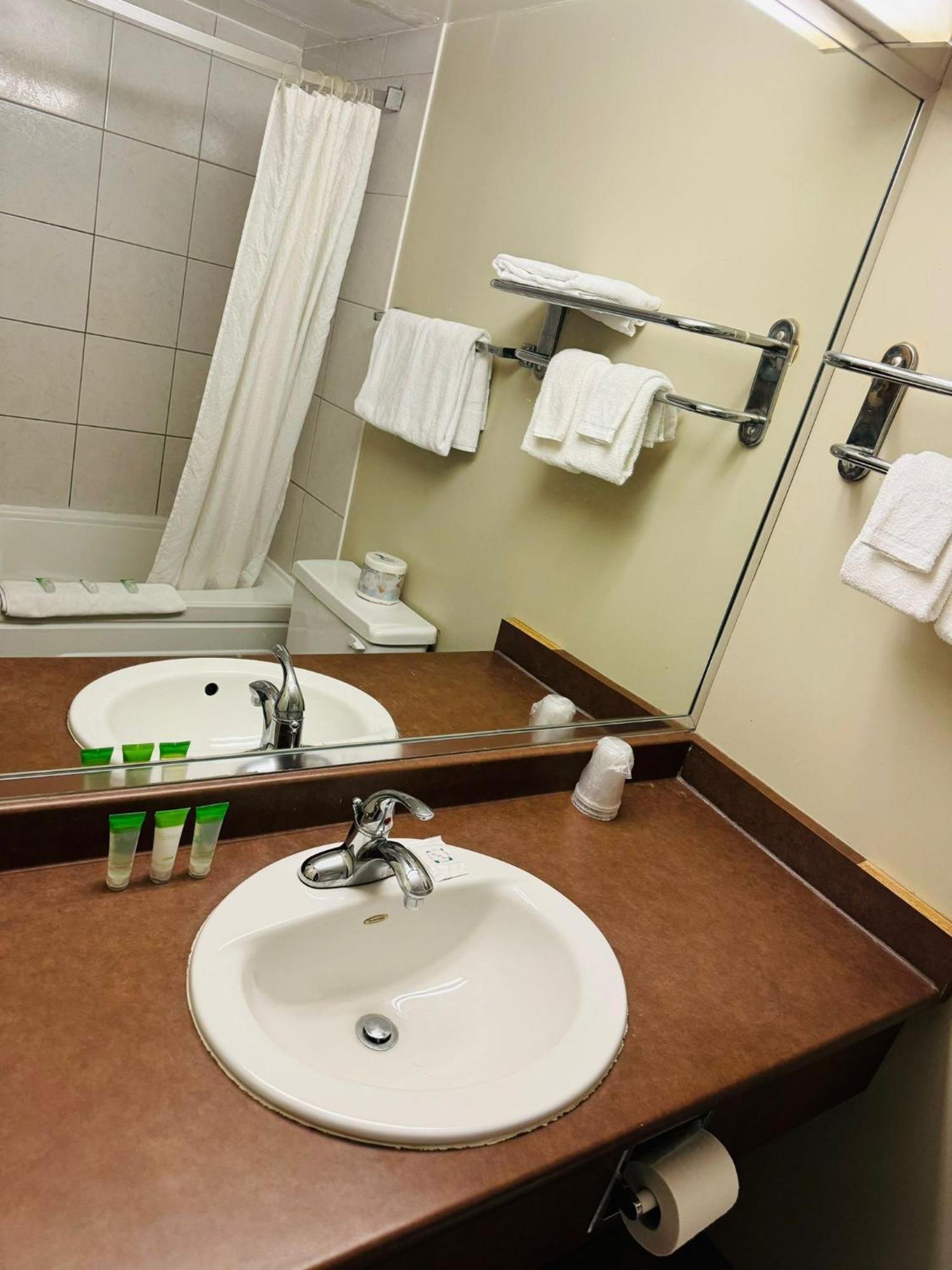 Silver Crest Lodge Grande Prairie Bagian luar foto
